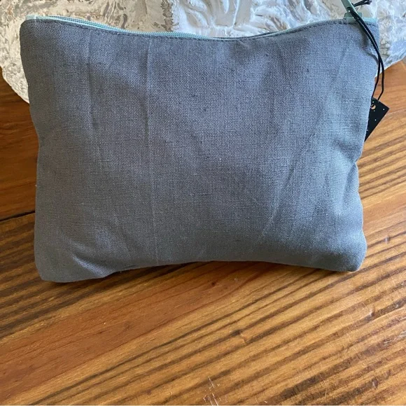 Beautifully detailed embroidered clutch! - Picture 14 of 15